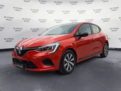 Usata Renault Clio Equilibre 145 CV (106 kW) 2023 Arancione Utilitaria