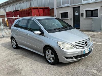 Mercedes B200