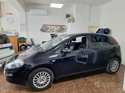 Usado Fiat Punto Street 95 CV (69 kW) 2018 Azul Utilitario
