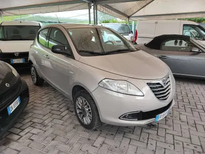 Usata Lancia Ypsilon 86 CV (63 kW) 2013 Bronzo Utilitaria