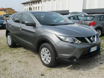 Usata Nissan Qashqai Visia 116 CV (85 kW) 2016 Grigio SUV