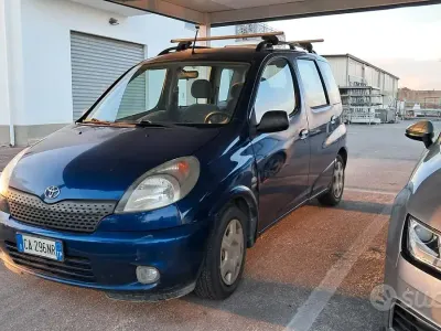 Second-hand Toyota Yaris Verso 86 CP (63 kW) 2002 Albastru Monovolum