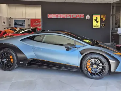 Usata Lamborghini Huracán 610 CV (448 kW) 2024 Blu kai Coupé