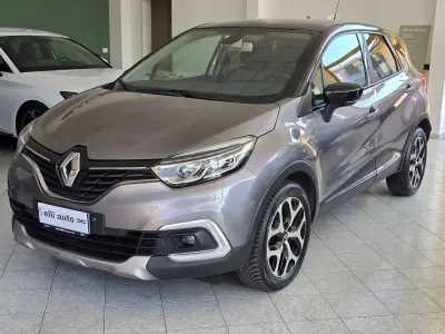 Usata Renault Captur 90 CV (66 kW) 2018 Grigio cassiopea SUV