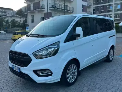 Usata Ford Tourneo 185 CV (136 kW) 2021 Bianco Monovolume