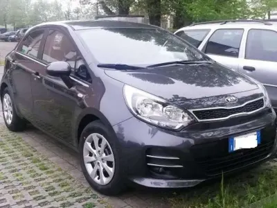 Usata Kia Rio Active 75 CV (55 kW) 2016 Grigio Utilitaria
