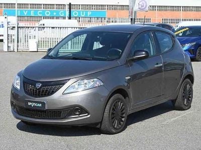 Begagnad Lancia Ypsilon Silver 69 HK (50 kW) 2023 Grå Halvkombi