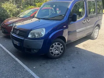 Usata Fiat Doblò 85 CV (62 kW) 2009 Bluazzurro Monovolume