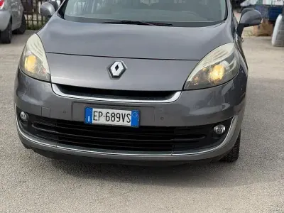 Usata Renault Scénic III XMOD 110 CV (80 kW) 2013 Grigio Monovolume