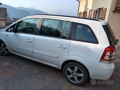 Usata Opel Zafira 125 CV (91 kW) 2009 Bianco Monovolume