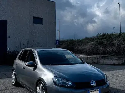 Usata VW Golf VI 105 CV (77 kW) 2011 Grigio Utilitaria