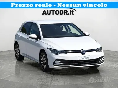 Begagnad VW Golf VIII Active 116 HK (85 kW) 2022 Vit Sedan