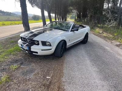Usata Ford Mustang 149 CV (109 kW) 2006 Bianco Cabrio