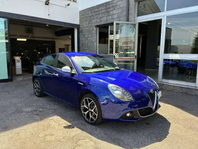 Usata Alfa Romeo Giulietta Super 120 CV (88 kW) 2019 Blu/azzurro Utilitaria