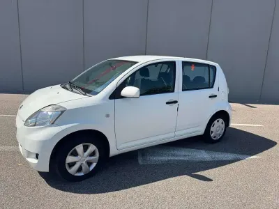 Usata Daihatsu Sirion 69 CV (50 kW) 2009 Bianco Utilitaria