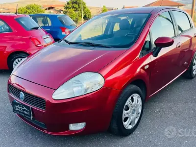 Usata Fiat Grande Punto Dynamic 77 CV (56 kW) 2006 Rosso Utilitaria