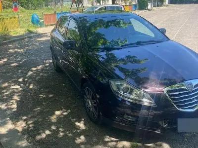 Usata Lancia Delta 120 CV (88 kW) 2012 Bluazzurro Utilitaria