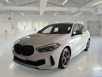 Begagnad BMW M135 306 HK (225 kW) 2023 Vit Halvkombi