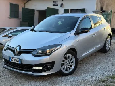 Usata Renault Mégane LIMITED 110 CV (80 kW) 2015 Grigio Berlina