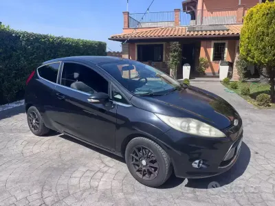 Begagnad Ford Fiesta 82 HK (60 kW) 2009 Svart Sedan