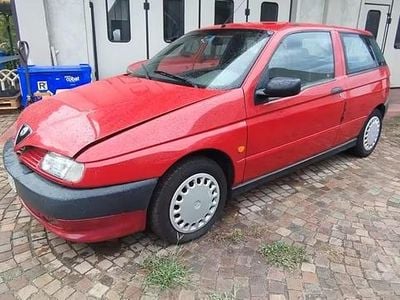 Usata Alfa Romeo 145 103 CV (75 kW) 1995 Rosso Utilitaria