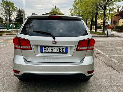 Usata Fiat Freemont 170 CV (125 kW) 2011 Grigio SUV