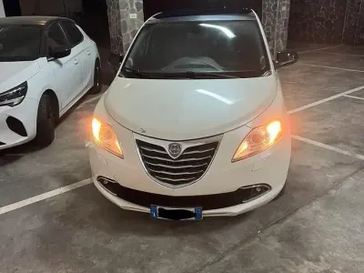 Usata Lancia Ypsilon 69 CV (50 kW) 2011 Utilitaria