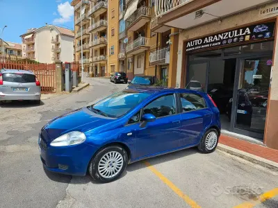 Usata Fiat Grande Punto 75 CV (55 kW) 2006 Bluazzurro Utilitaria