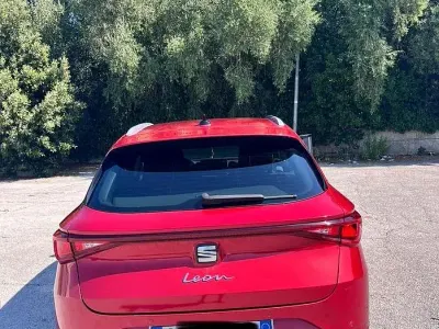 Usata Seat Leon 150 CV (110 kW) 2021 Rosso Station wagon