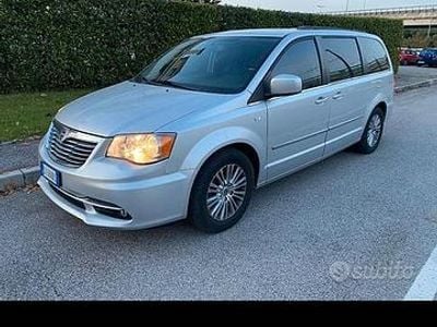 Usata Lancia Voyager 163 CV (119 kW) 2012 Grigio Monovolume