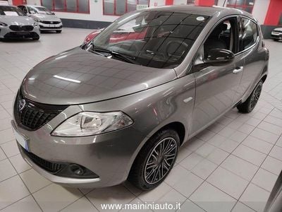 Grigio scuro Usata 2024 Lancia Ypsilon Gold Utilitaria | 14.400 € (Buon prezzo)