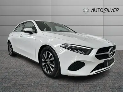 Usata Mercedes A180 Advanced 116 CV (85 kW) 2025 Bianco / pastello Berlina