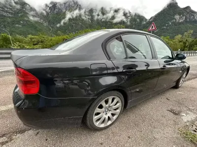 Käytetty BMW 320 2006 Musta Sedan
