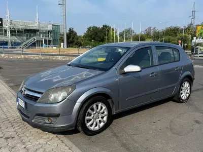 Usata Opel Astra Club 90 CV (66 kW) 2006 Bluazzurro Berlina