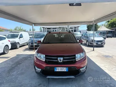Usado Dacia Sandero Stepway 90 CV (66 kW) 2016 Rojo Berlina