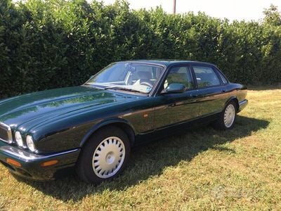 Usata Jaguar XJ 211 CV (155 kW) 1998 Verde Berlina
