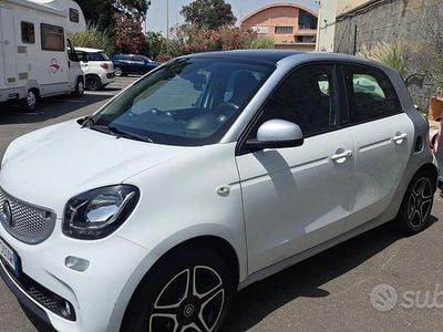 Begagnad Smart ForFour 2018 Vit Halvkombi