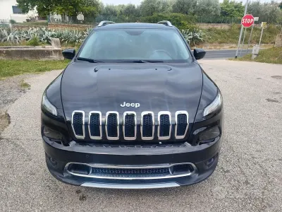 Second-hand Jeep Cherokee Longitude 140 CP (102 kW) 2015 Negru SUV