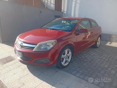Usata Opel Astra Enjoy 101 CV (74 kW) 2006 Rosso Berlina