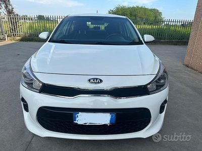 Usata Kia Rio 78 CV (57 kW) 2017 Bianco Berlina