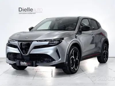 Usata Alfa Romeo Junior Edizione Speciale 145 CV (106 kW) 2025 Grigio arese metallizzato SUV