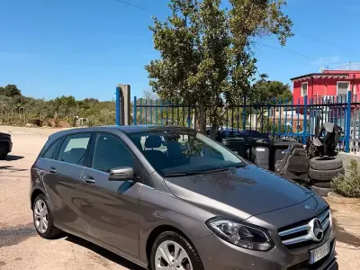 Usata Mercedes B180 Executive 109 CV (80 kW) 2017 Grigio Monovolume