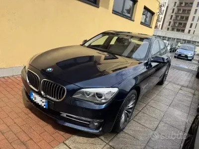 Usata BMW 740 313 CV (230 kW) 2014 Blu scuro Berlina