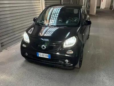 Usata Smart ForFour 71 CV (52 kW) 2017 Nero Utilitaria