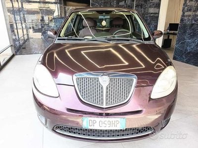 Usata Lancia Ypsilon 60 CV (44 kW) 2008 Viola Utilitaria