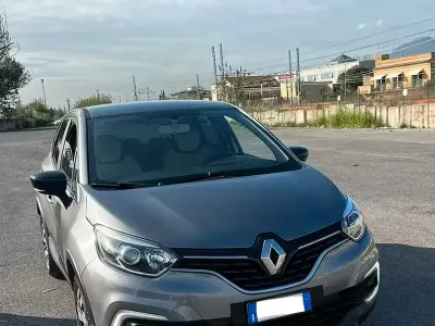Usata Renault Captur 90 CV (66 kW) 2022 Grigio SUV