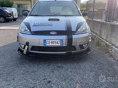 Usado Ford Fiesta 68 HP (50 kW) 2002 Cinzento Citadino