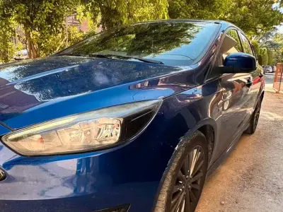 Usata Ford Focus 120 CV (88 kW) 2017 Bluazzurro Berlina