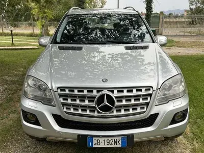 Usata Mercedes ML320 224 CV (164 kW) 2009 Grigio SUV