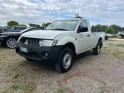 Gebraucht Mitsubishi L200 Inform 136 PS (100 kW) 2006 Weiß Pickup